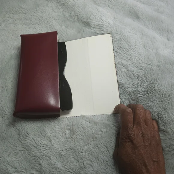 **Authentic**Gucci Butterfly Frame Sunglasses - Picture 2 of 12